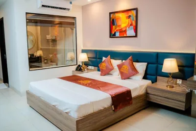 Deluxe Double Room with Bath — Victory Hotel